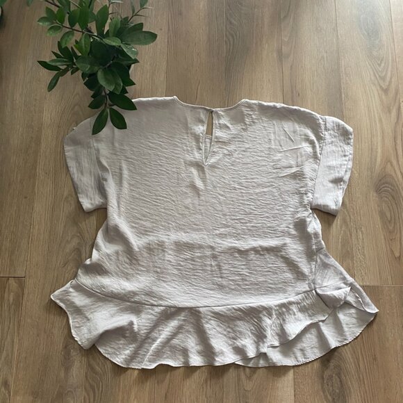 Tristan Slate Gray Flowy Short-Sleeve Blouse - Picture 5 of 7